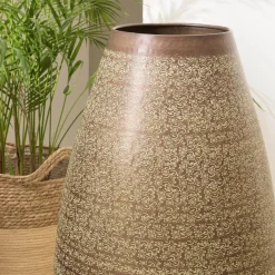 Vase alu vert vieilli motifs arabesques fleuris HONORE